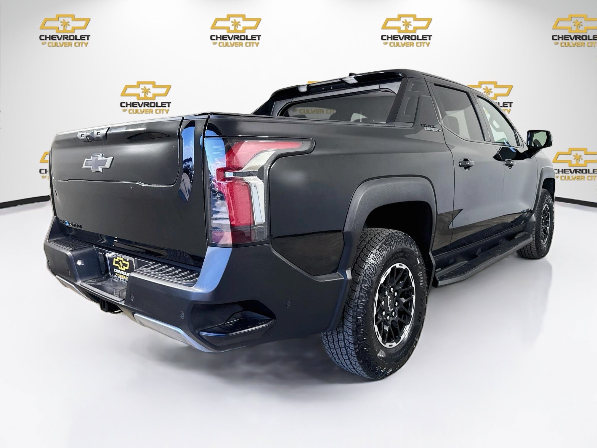 Used 2026 Chevrolet Silverado EV Trail Boss AWD/4WD image 8