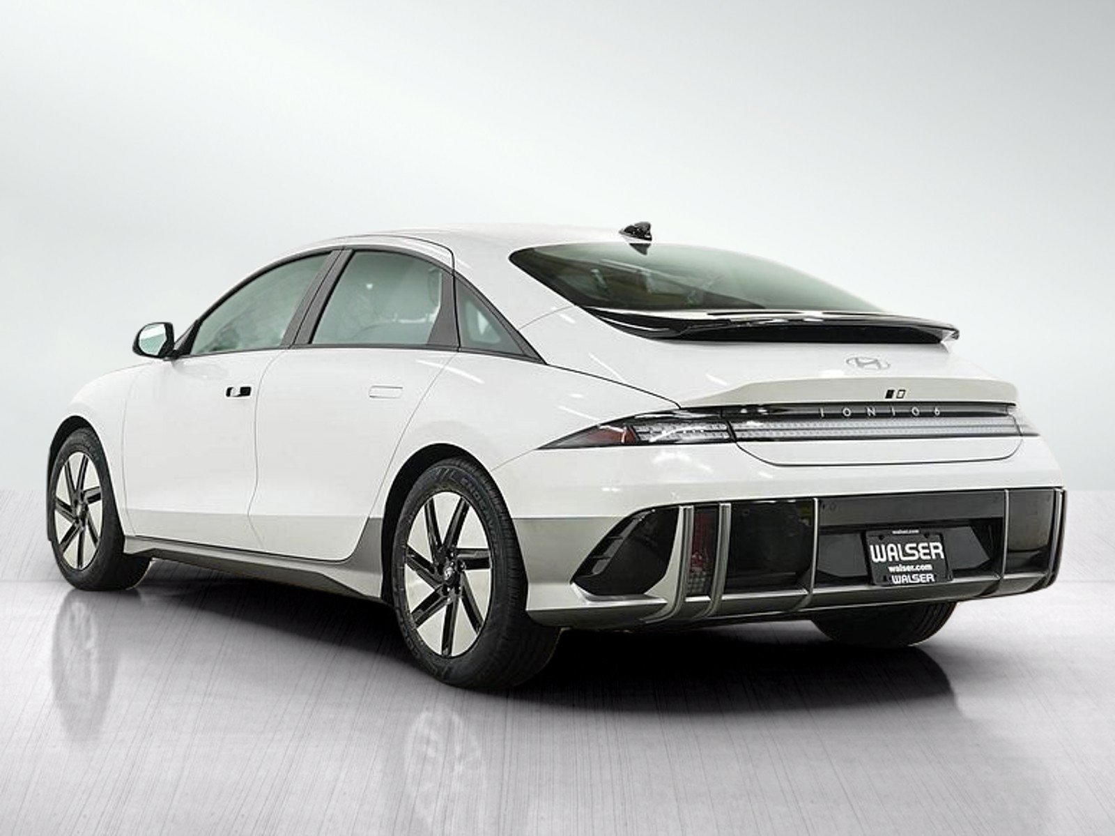 Used 2023 Hyundai Ioniq 6 SE AWD/4WD image 3