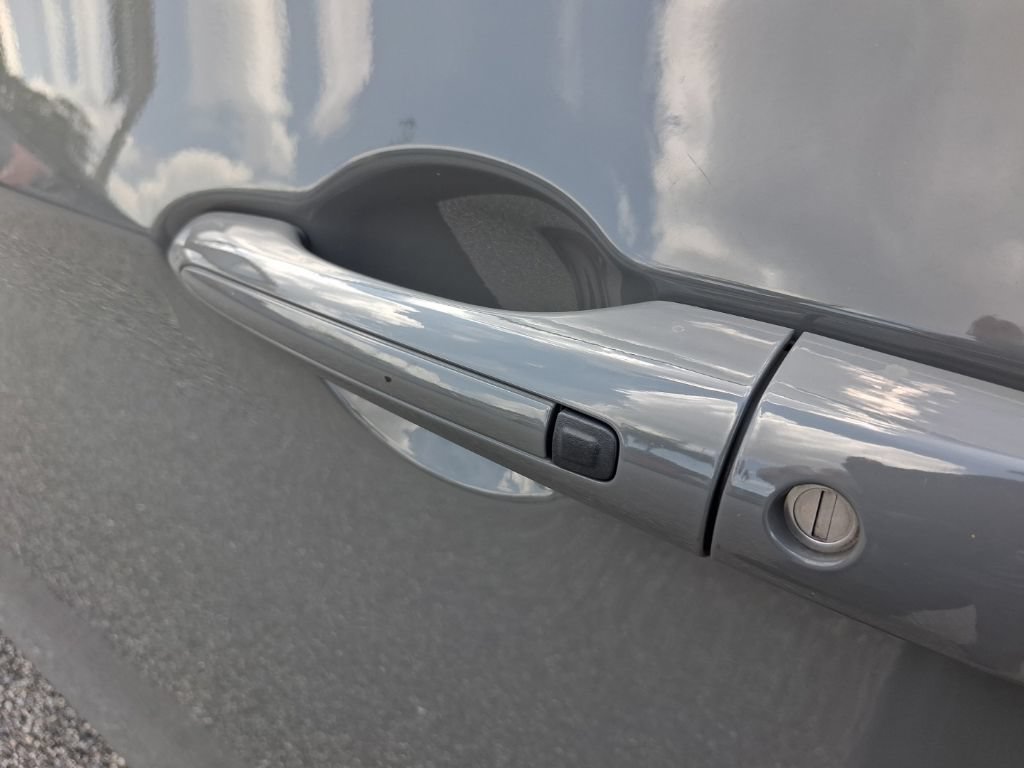 Used 2025 Chrysler Pacifica Select FWD image 18