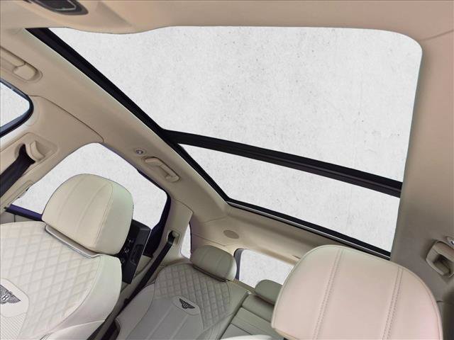 Used 2023 Bentley Bentayga AWD/4WD image 16