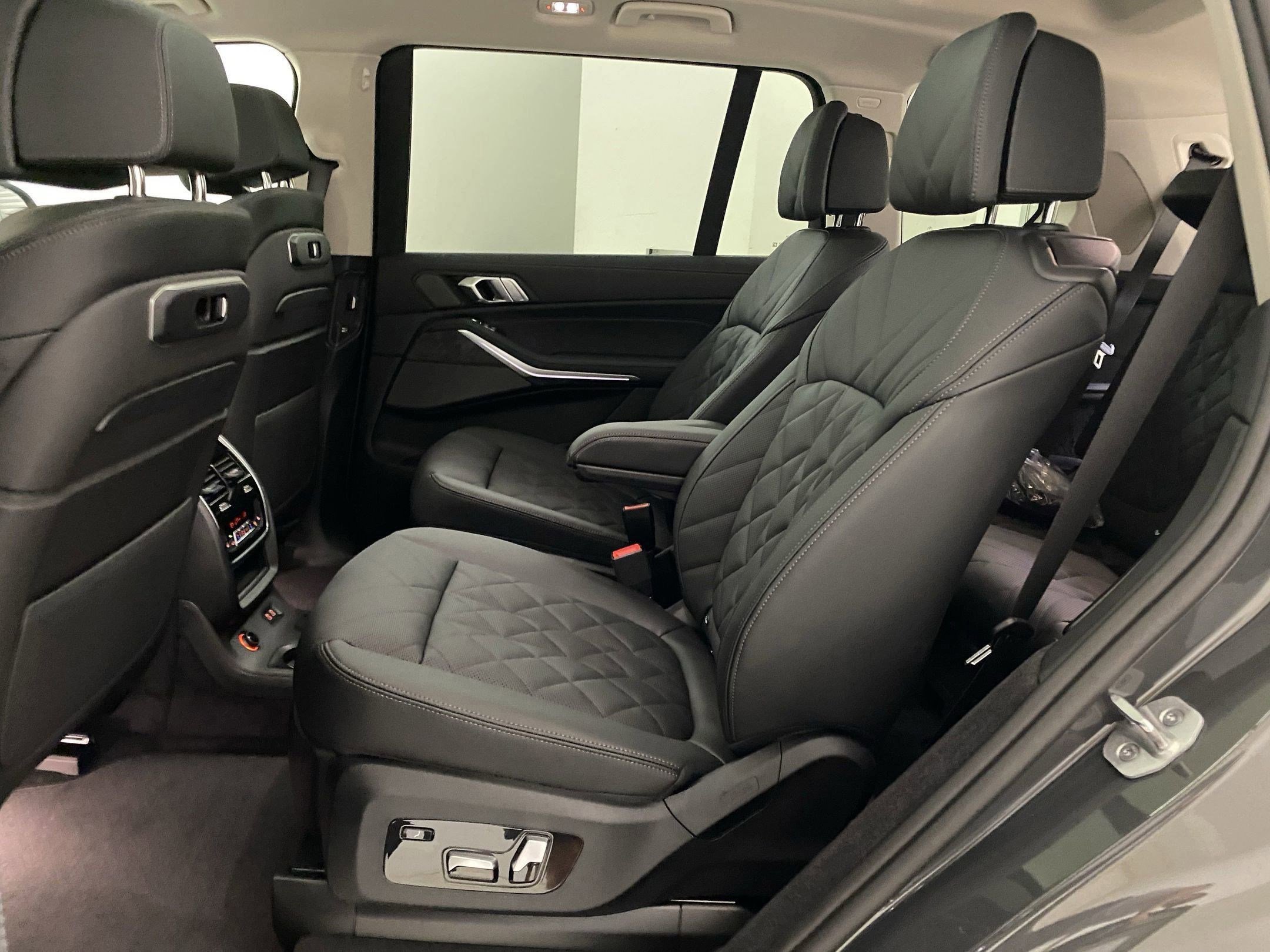Used 2026 BMW X7 xDrive40i w/ Premium Package image 13