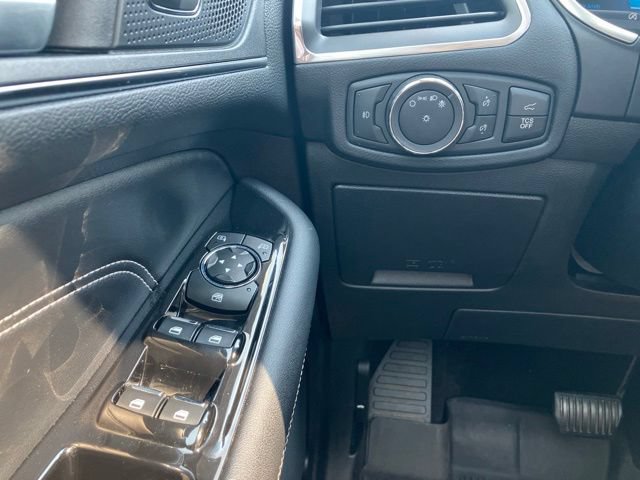 Used 2019 Ford Edge Titanium w/ Equipment Group 301A AWD/4WD image 17