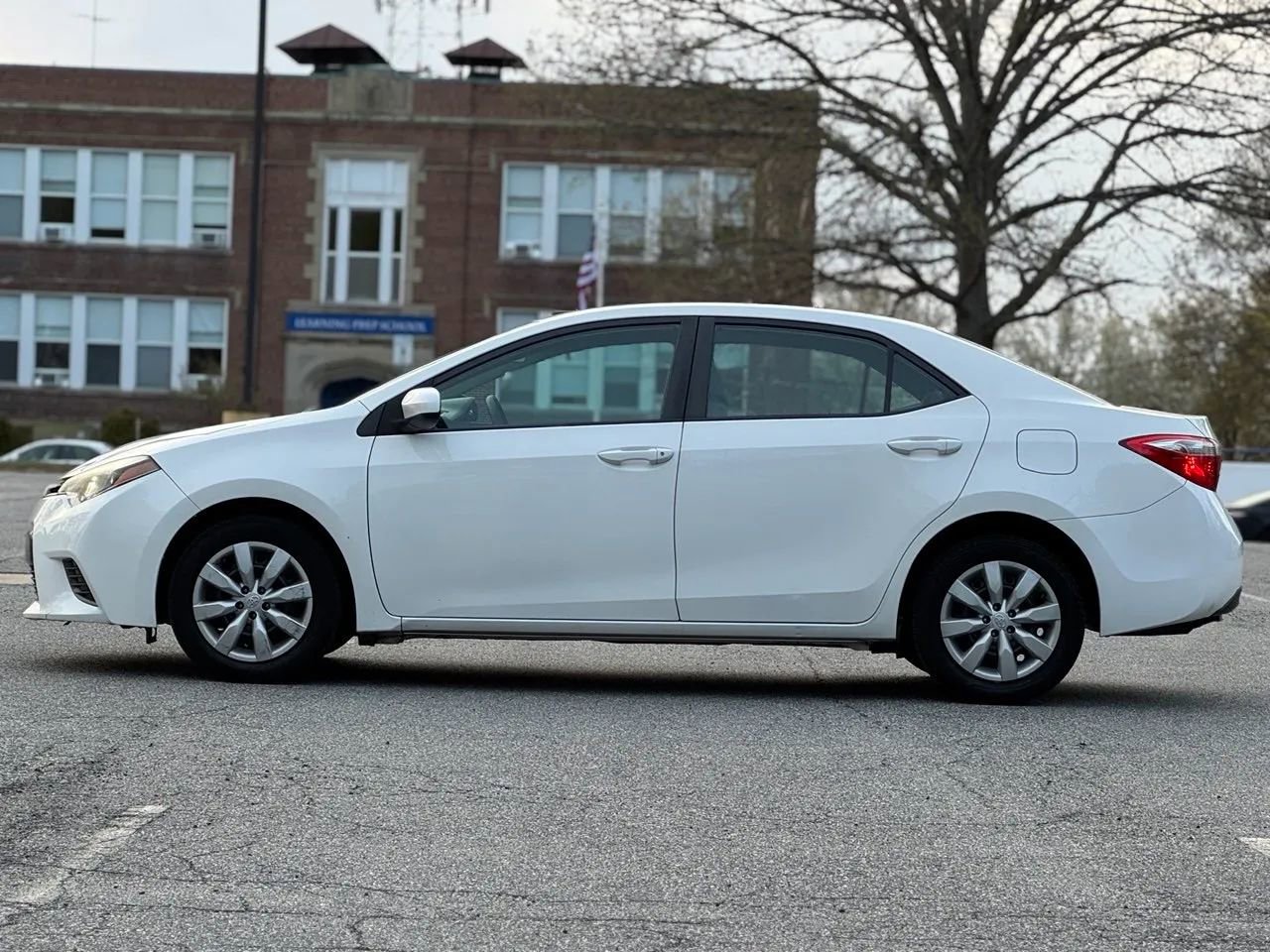Used 2016 Toyota Corolla LE FWD image 6