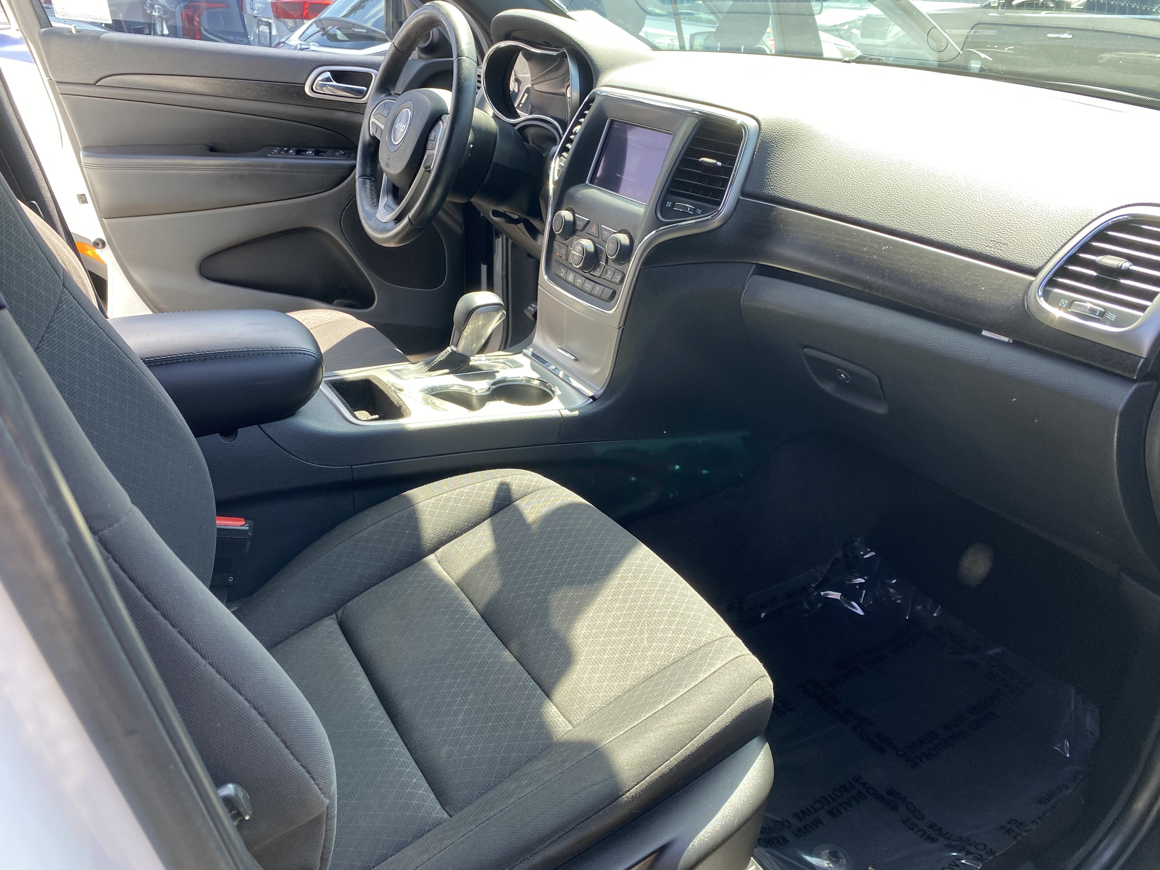 Used 2018 Jeep Grand Cherokee Laredo RWD image 21
