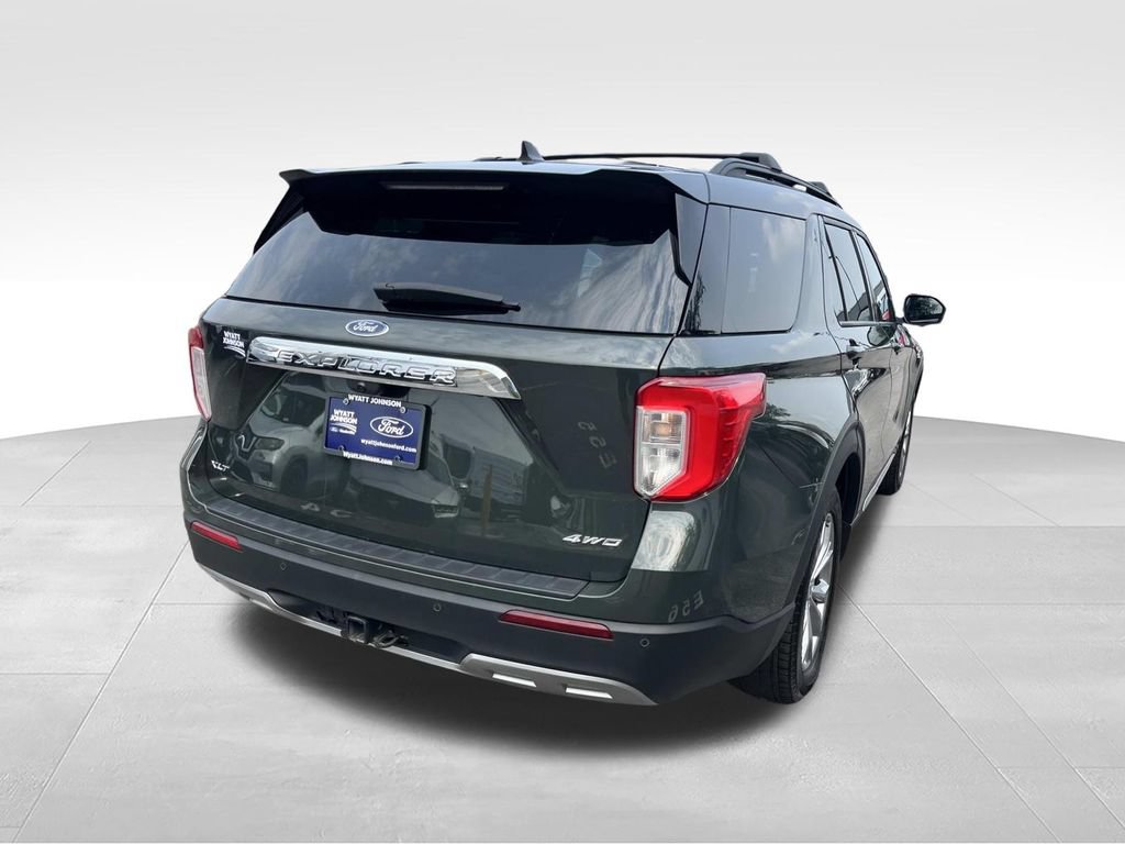 Used 2024 Ford Explorer XLT w/ Equipment Group 202A AWD/4WD image 3