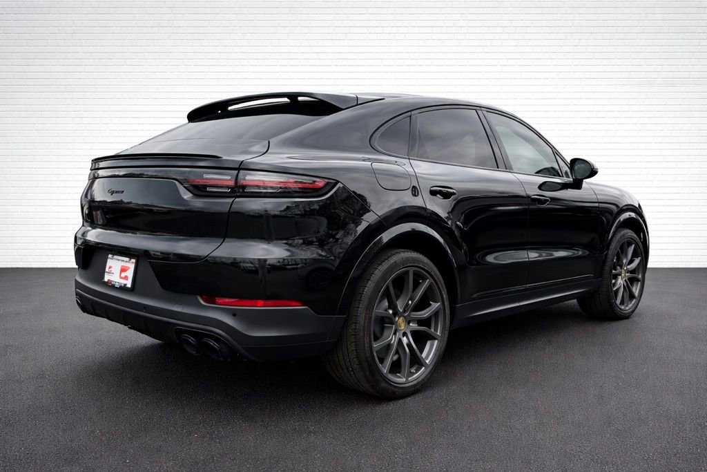 Used 2023 Porsche Cayenne Platinum Edition image 4