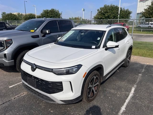 Used 2026 Volkswagen Tiguan SE AWD/4WD image 3