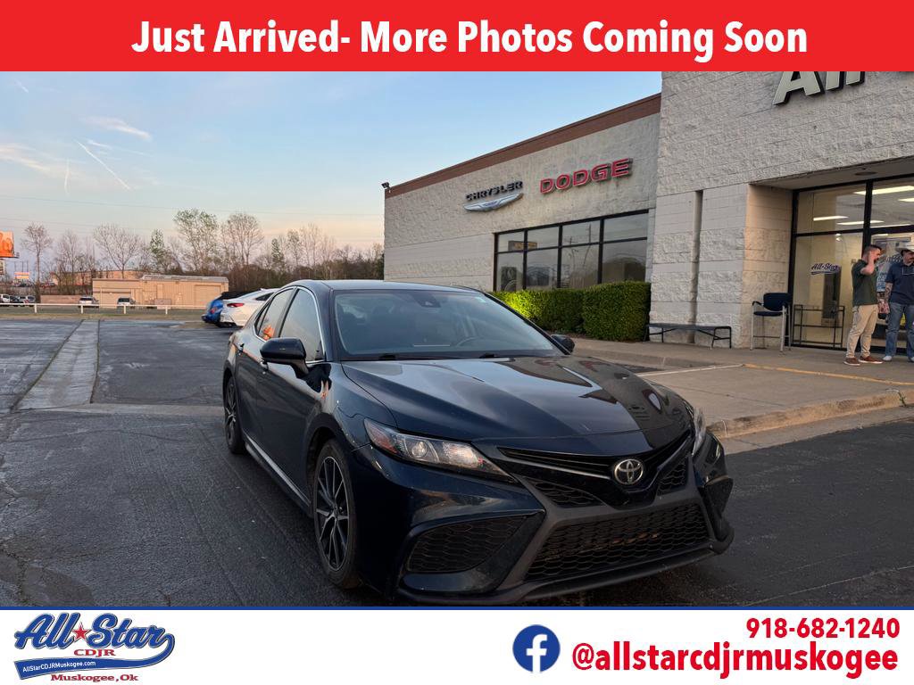 Used 2021 Toyota Camry SE image 1