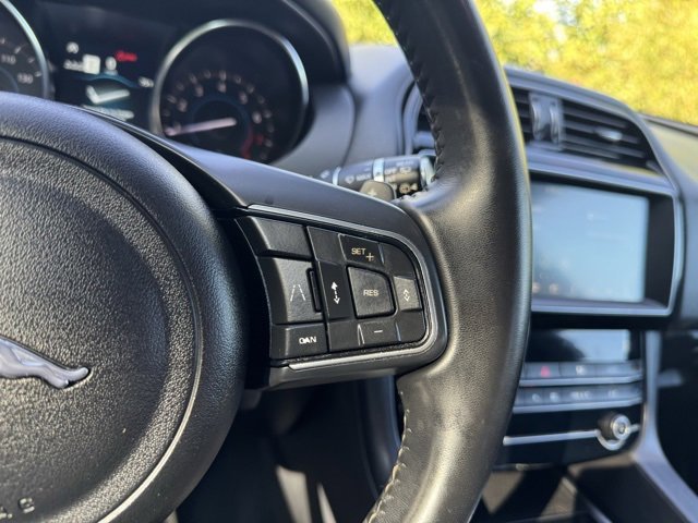 Used 2019 Jaguar F-PACE Premium image 27