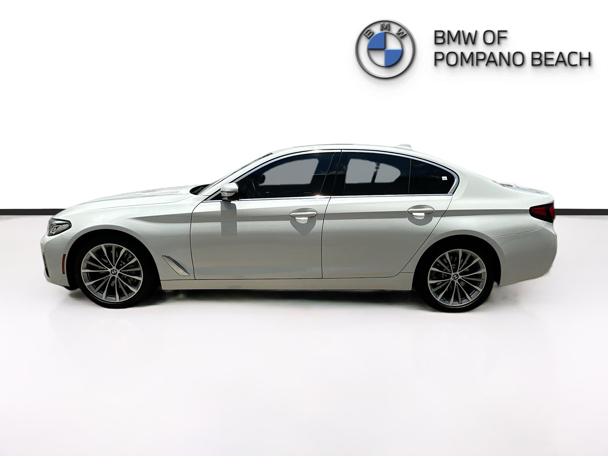 Used 2023 BMW 530i w/ Premium Package RWD image 4