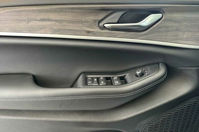 New 2026 Jeep Grand Cherokee Altitude image 8