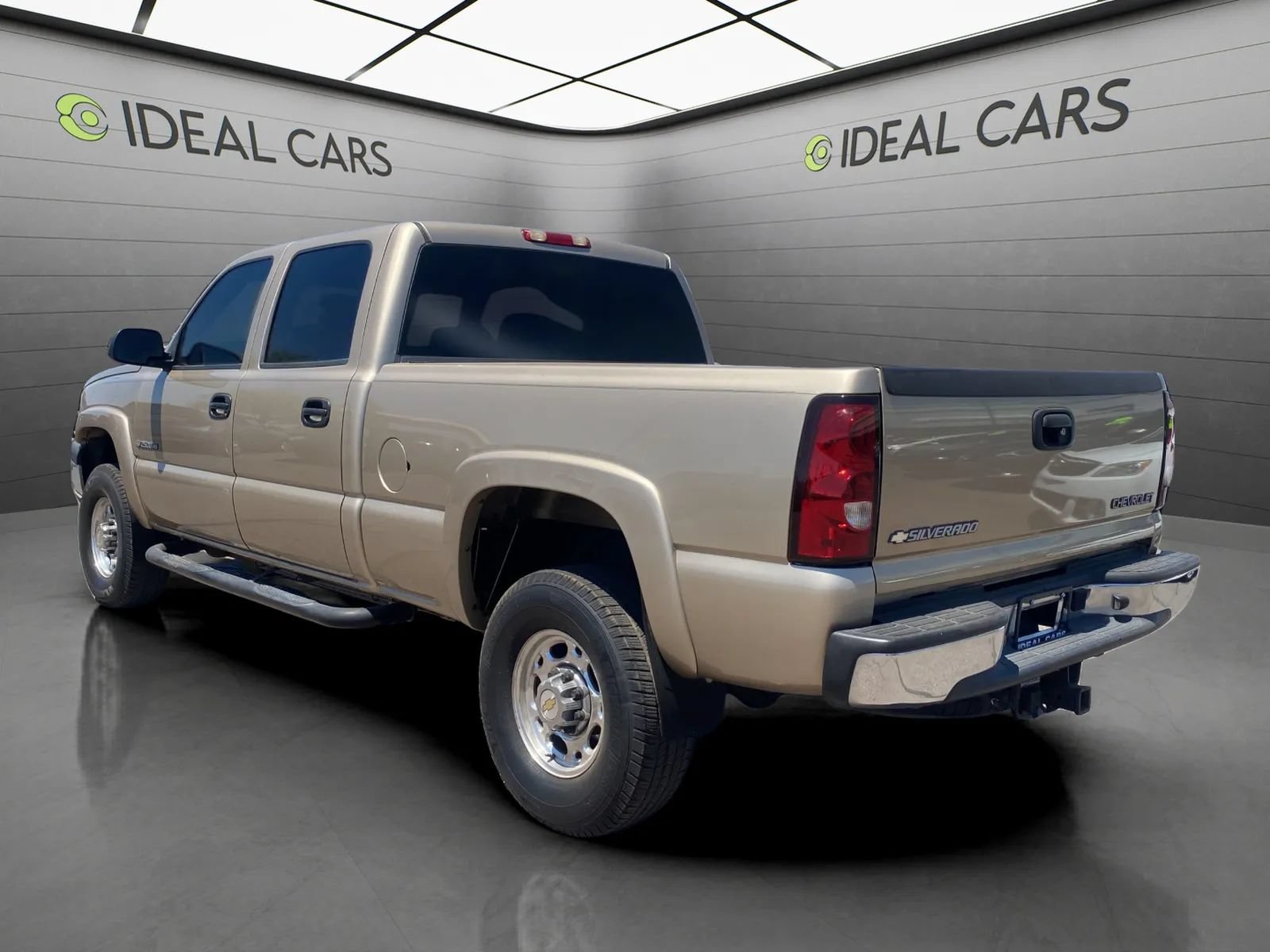 Used 2004 Chevrolet Silverado 2500 LT RWD image 3