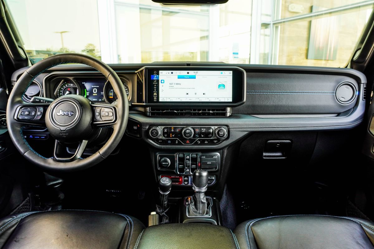 Used 2024 Jeep Wrangler Unlimited Rubicon 4xe image 5