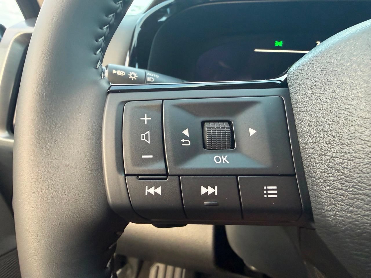 New 2026 Nissan Pathfinder SL FWD image 18