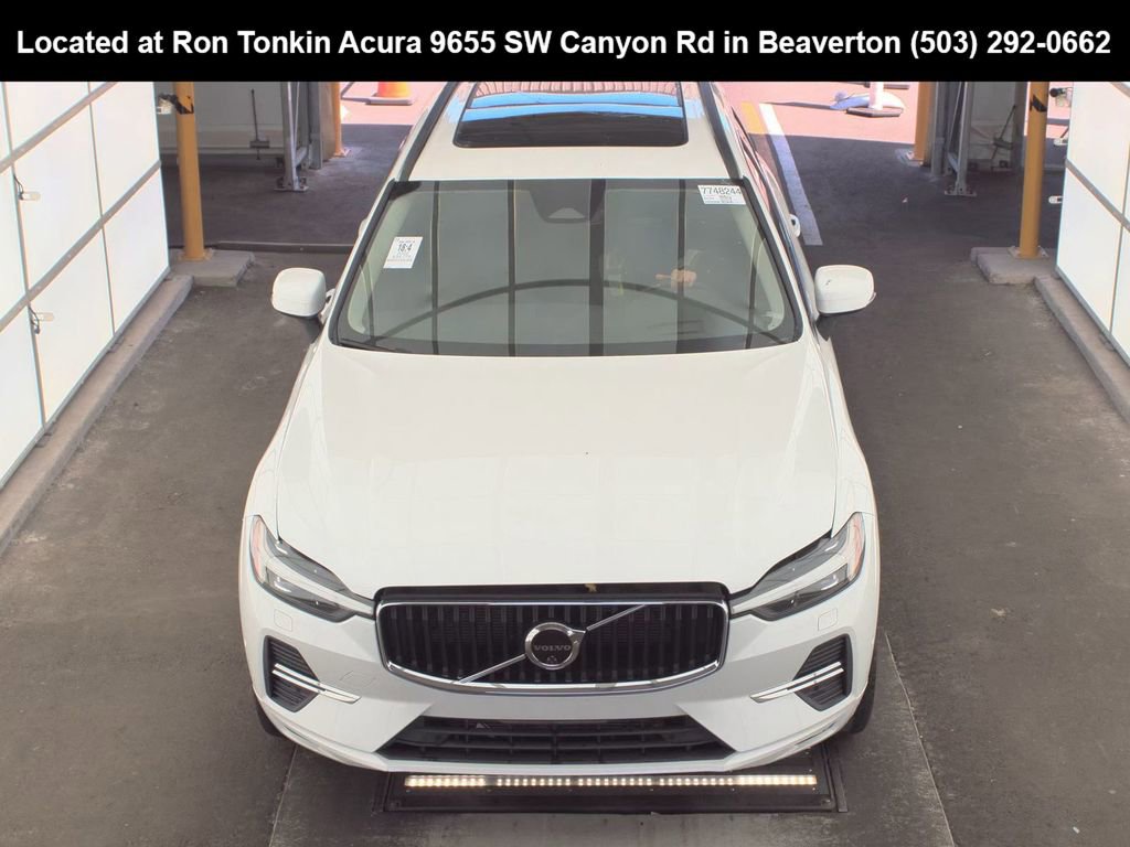 Used 2022 Volvo XC60 B5 Momentum w/ Advanced Package AWD/4WD image 4