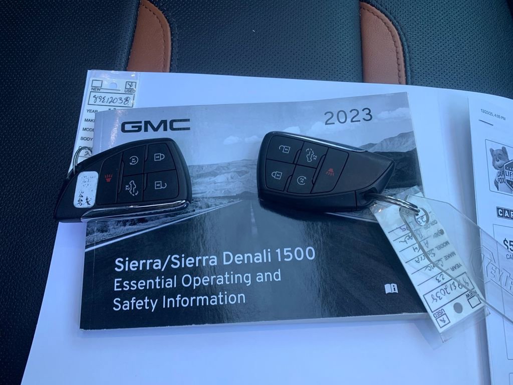 Used 2023 GMC Sierra 1500 AT4 w/ Technology Package image 9