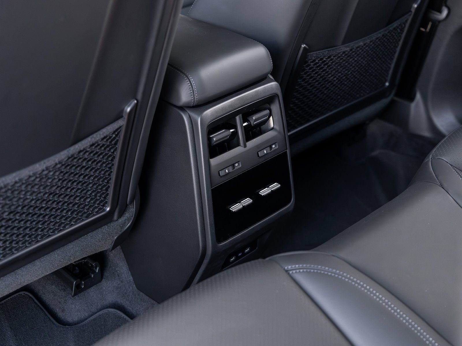 New 2025 Porsche Macan 4S Electric image 38