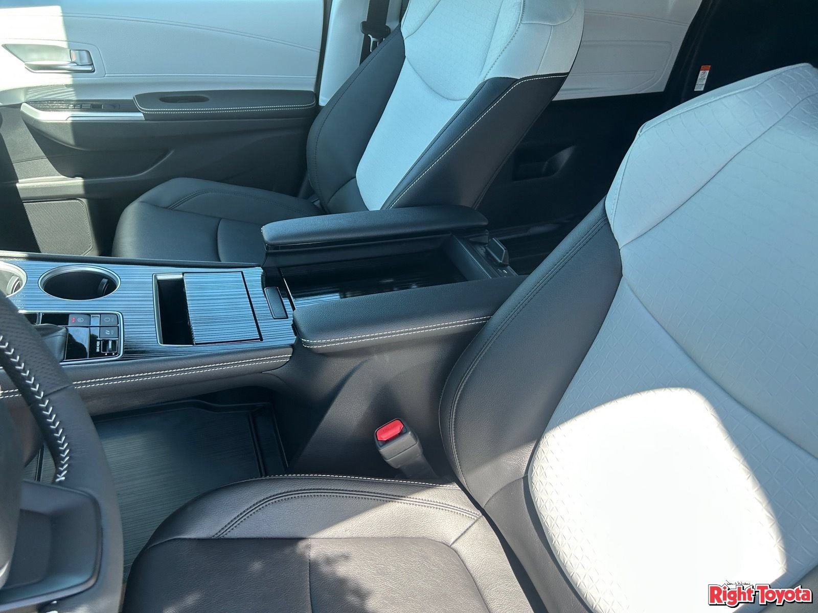 New 2026 Toyota Sienna XSE AWD/4WD image 15