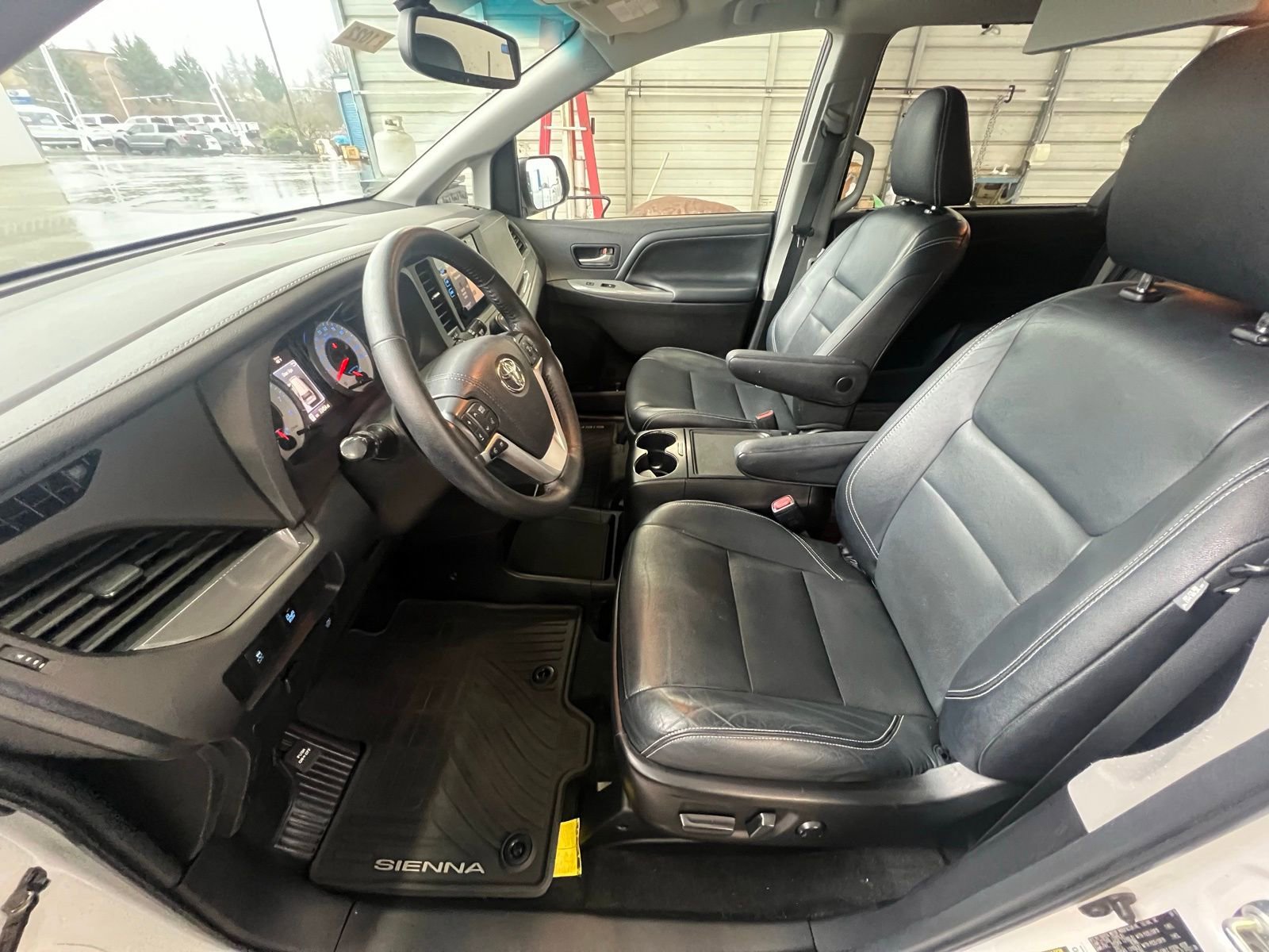 Used 2015 Toyota Sienna SE Premium image 10