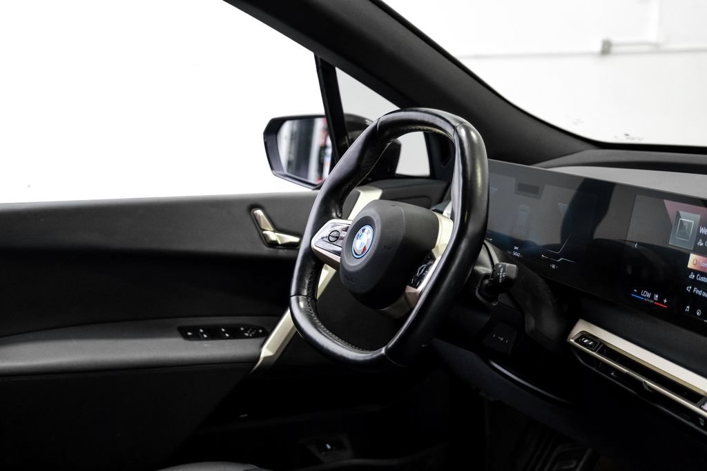 Used 2024 BMW iX xDrive50 w/ Sport Package AWD/4WD image 15