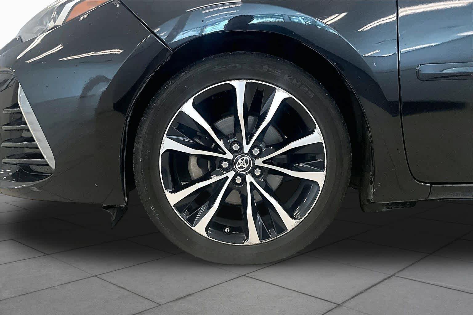 Used 2018 Toyota Corolla SE w/ Carpet Mat Package (TMS) FWD image 10