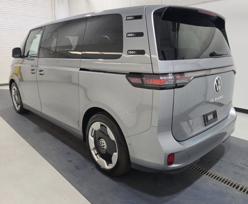 Used 2025 Volkswagen ID. Buzz Pro S Plus AWD/4WD image 6