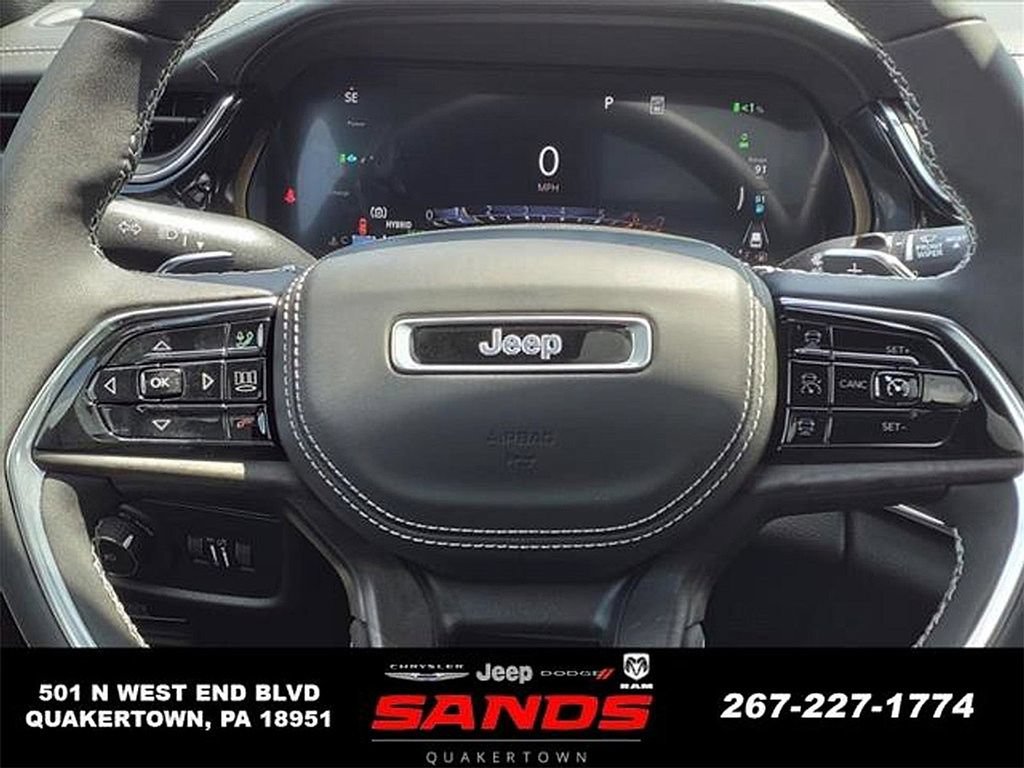 New 2023 Jeep Grand Cherokee Overland w/ Luxury Tech Group IV AWD/4WD image 16