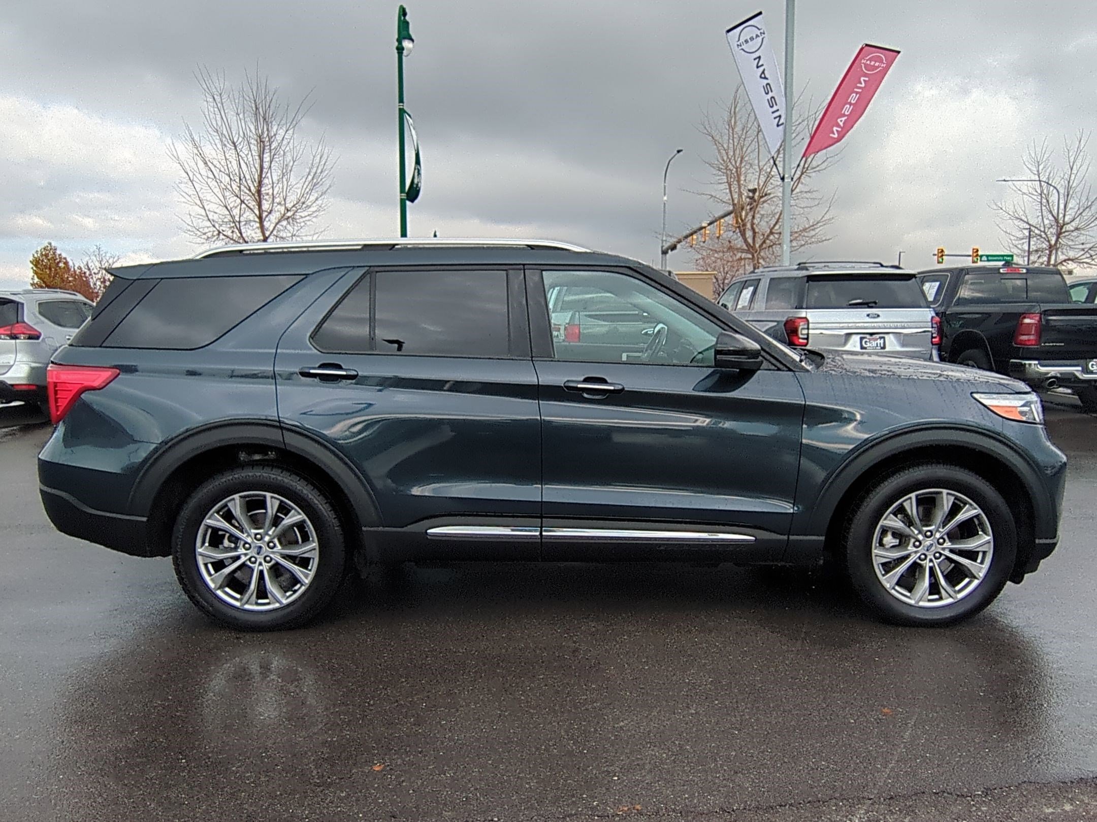 Used 2022 Ford Explorer Limited w/ Equipment Group 301A image 2