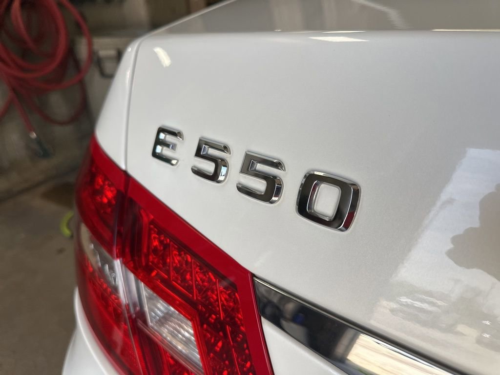 Used 2011 Mercedes-Benz E 550 4MATIC Sedan image 12