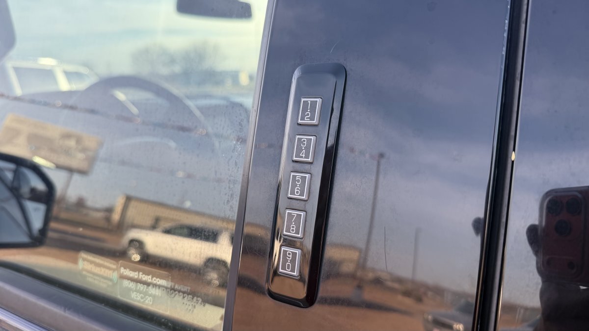 Used 2018 Ford F150 XLT w/ Equipment Group 302A Luxury image 7