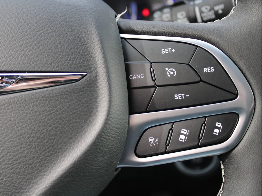 New 2026 Chrysler Pacifica Select image 16