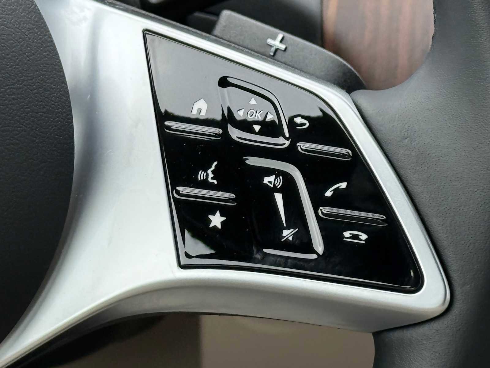 Used 2025 Mercedes-Benz C 300 4MATIC Sedan image 24