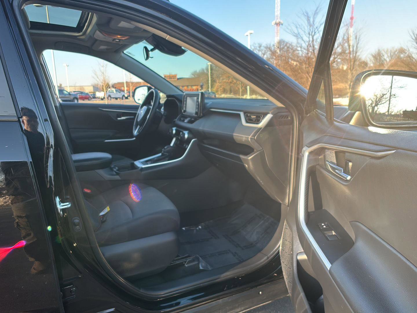 Used 2021 Toyota RAV4 XLE image 5