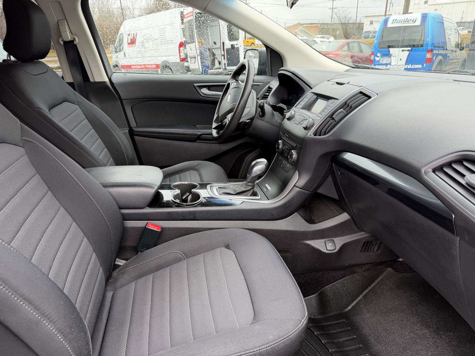 Used 2017 Ford Edge SE image 25