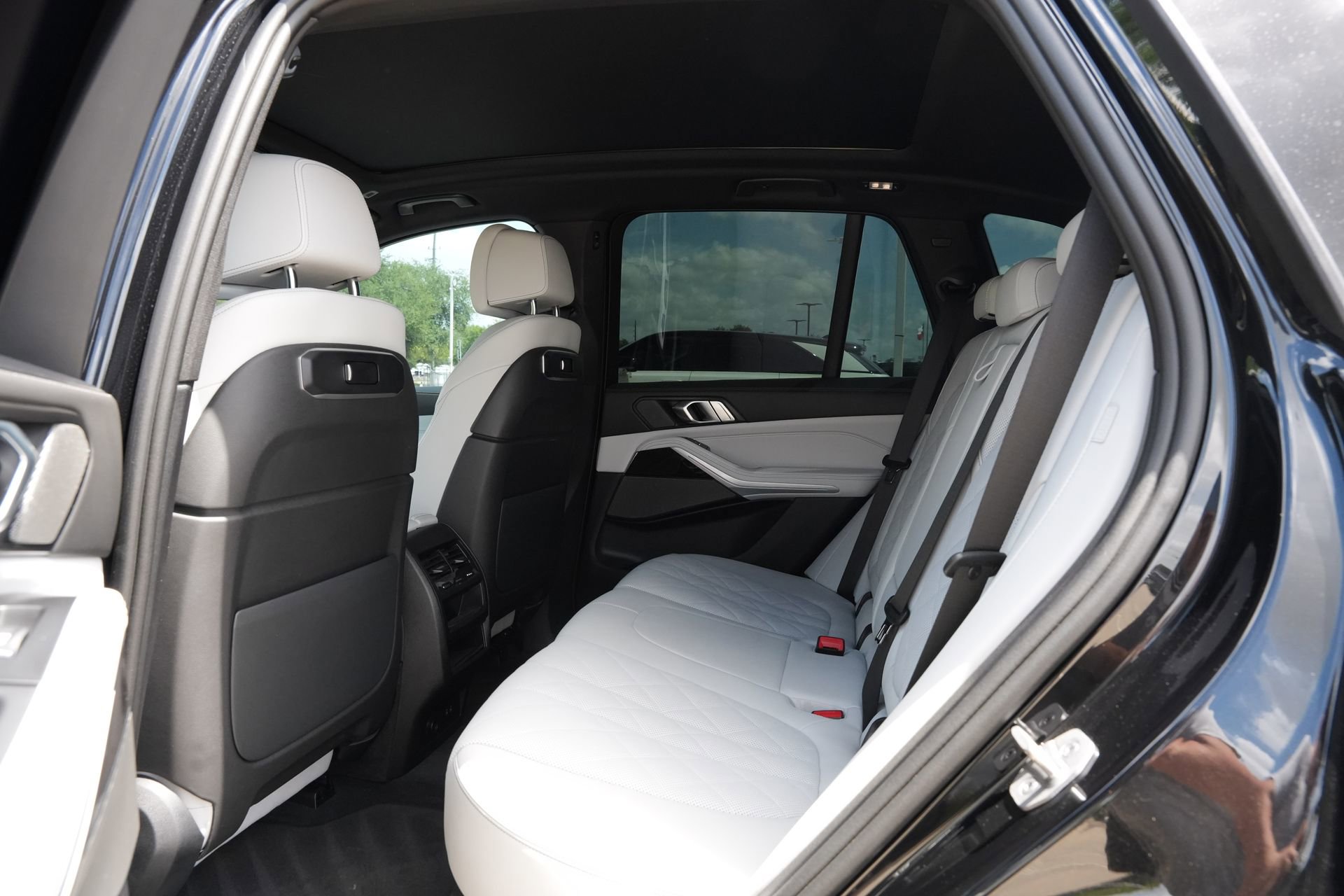 Used 2024 BMW X5 sDrive40i w/ Premium Package image 17