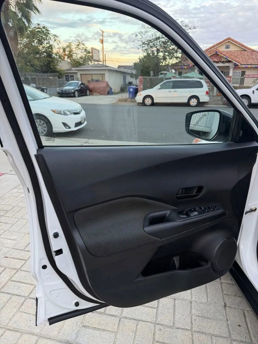 Used 2020 Nissan Kicks S image 16