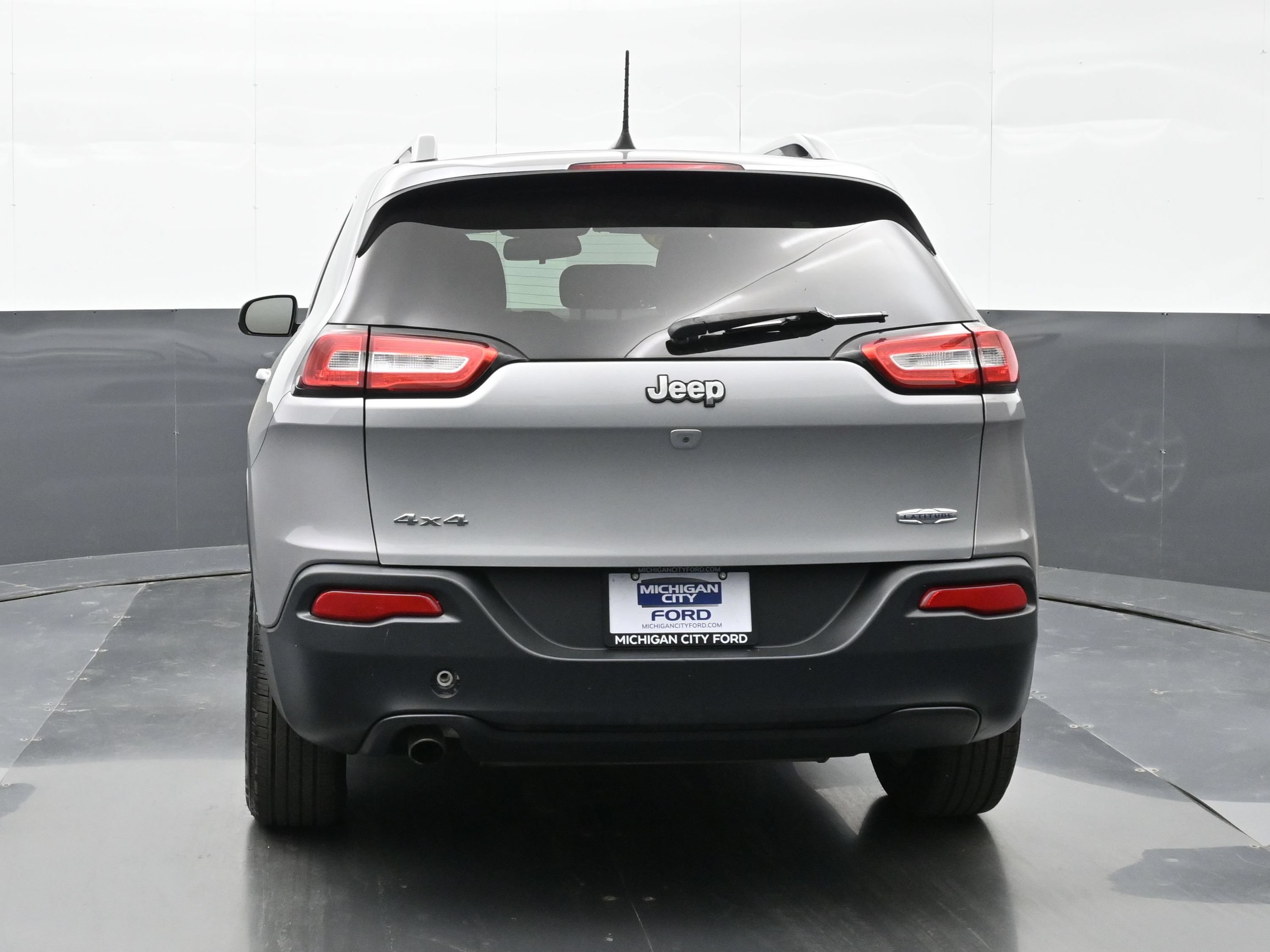 Used 2016 Jeep Cherokee Latitude AWD/4WD image 2