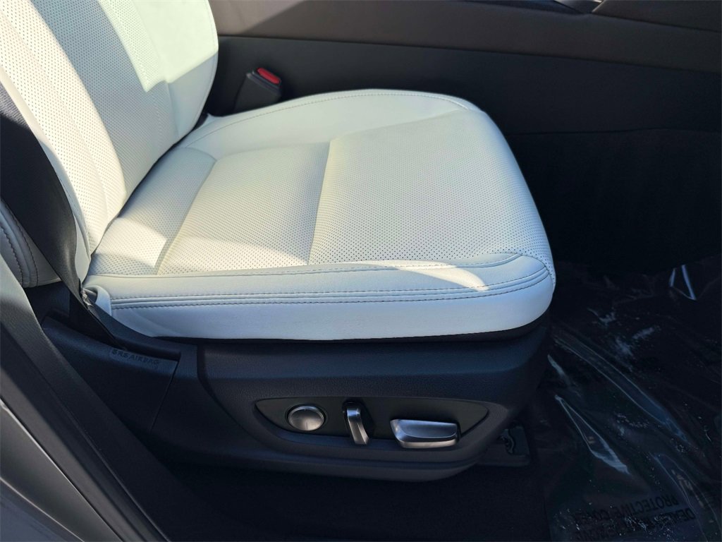 Used 2024 Lexus LX 600 4WD w/ Luxury Package image 15