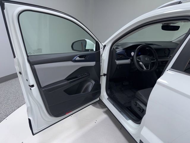 Used 2023 Volkswagen Taos SE w/ Panoramic Sunroof Package image 10
