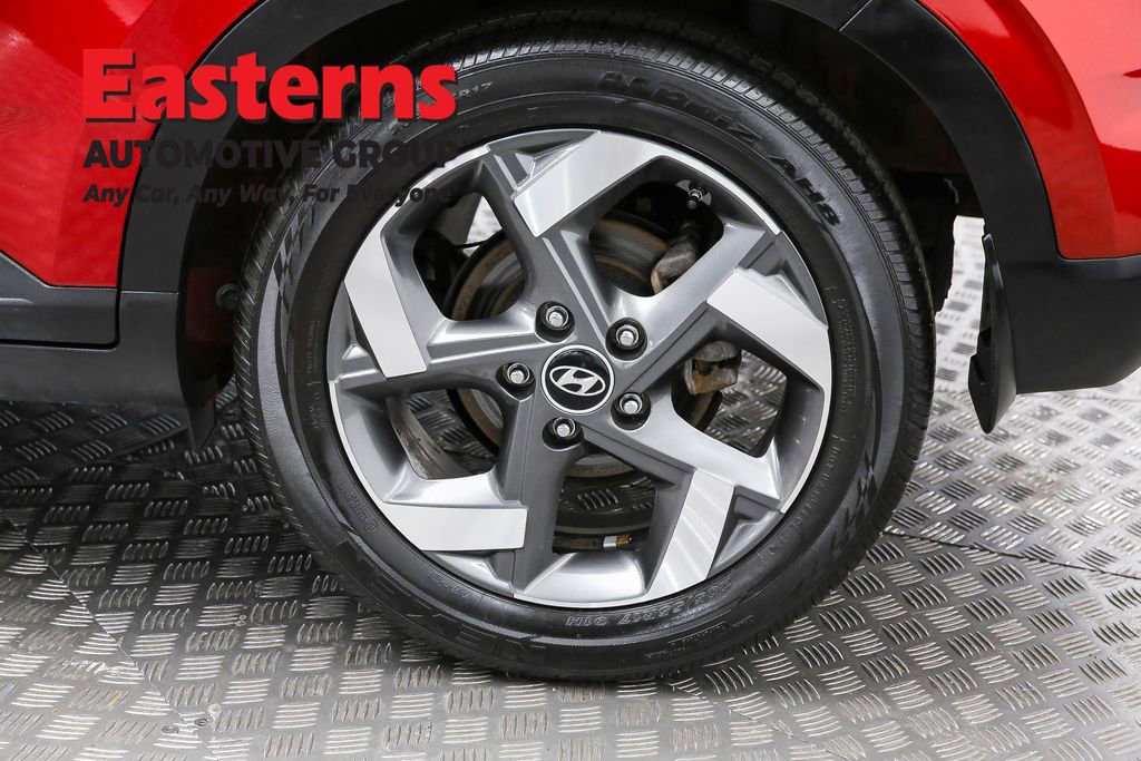 Used 2022 Hyundai Venue Limited image 33