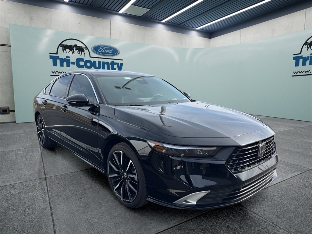 Used 2024 Honda Accord Touring image 1