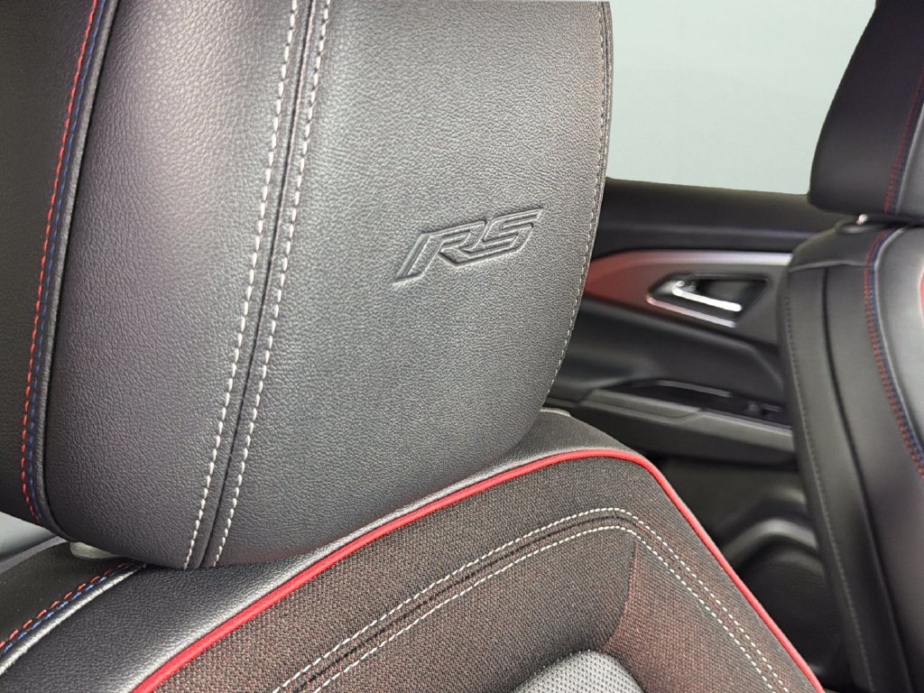 Certified 2024 Chevrolet Equinox EV RS FWD image 35