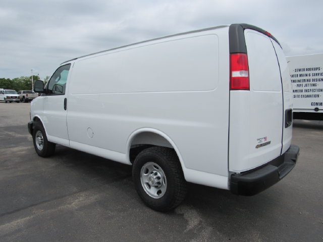 Used 2025 Chevrolet Express 2500 w/ Driver Convenience Package RWD image 7