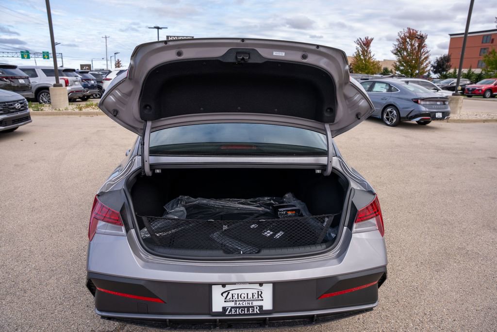 New 2025 Hyundai Elantra SEL image 10