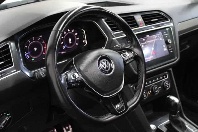Used 2019 Volkswagen Tiguan SEL Premium R-Line AWD/4WD image 14