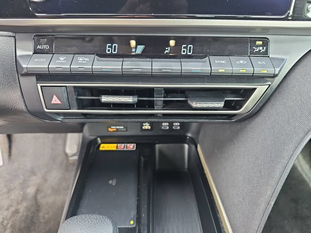 Used 2025 Toyota Camry LE FWD image 22