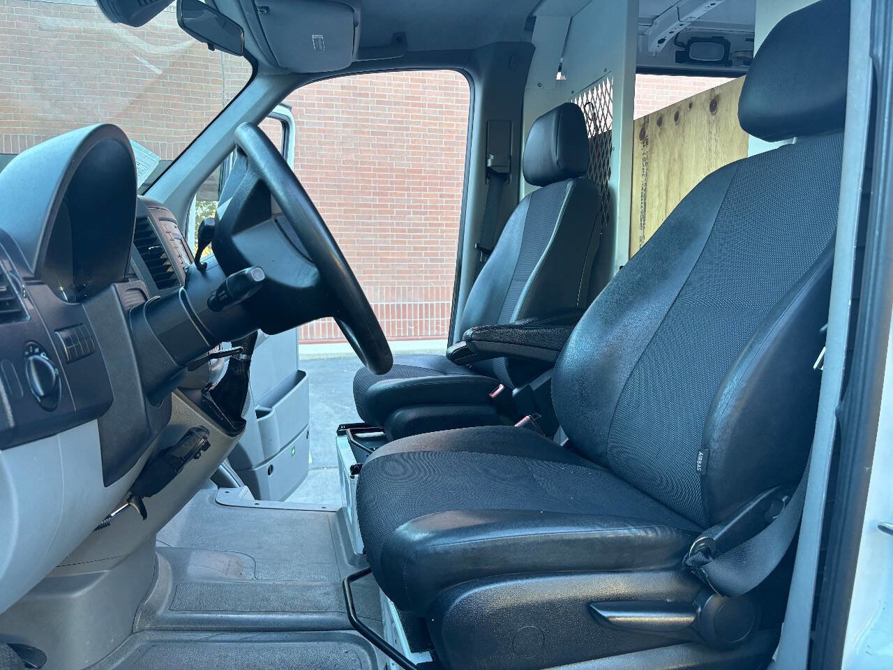 Used 2016 Mercedes-Benz Sprinter 2500 image 12