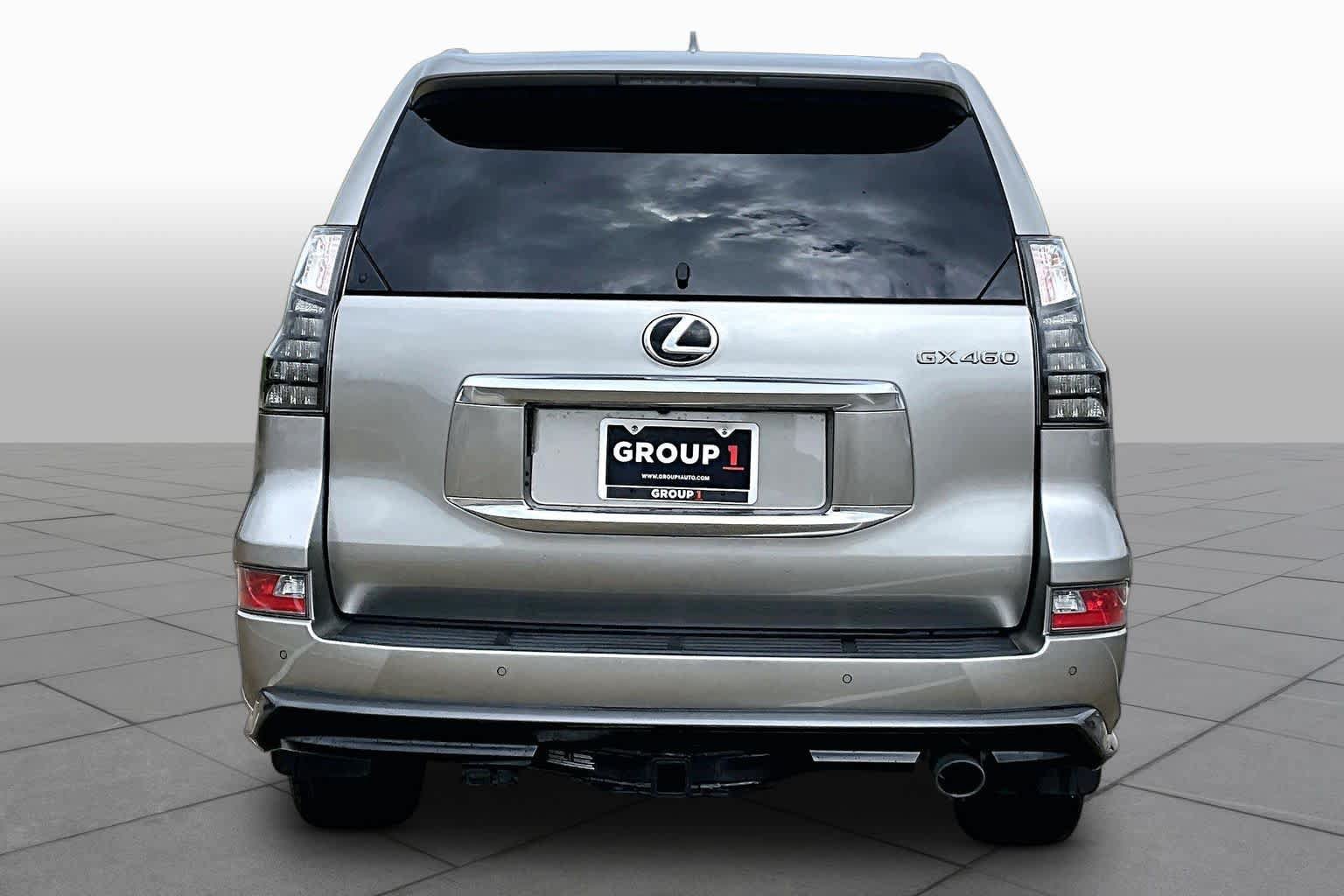 Used 2023 Lexus GX 460 Luxury w/ Sport Design Package AWD/4WD image 5