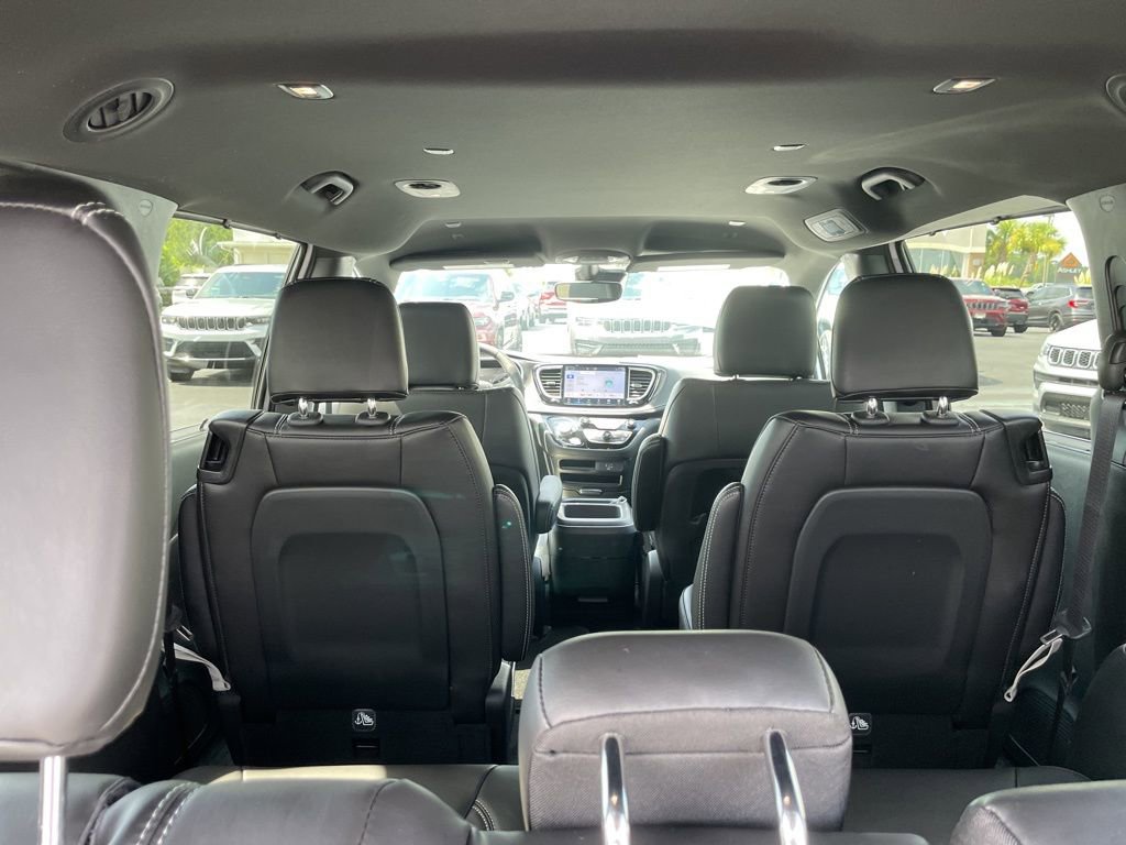 New 2026 Chrysler Pacifica Select image 14