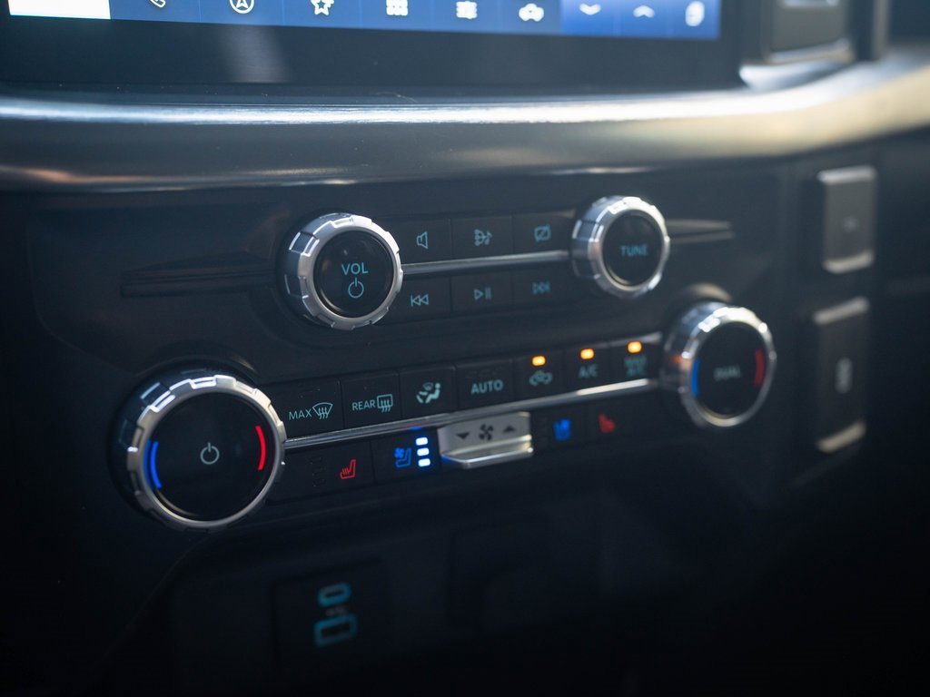 Used 2022 Ford F150 Lariat w/ Trailer Tow Package image 28